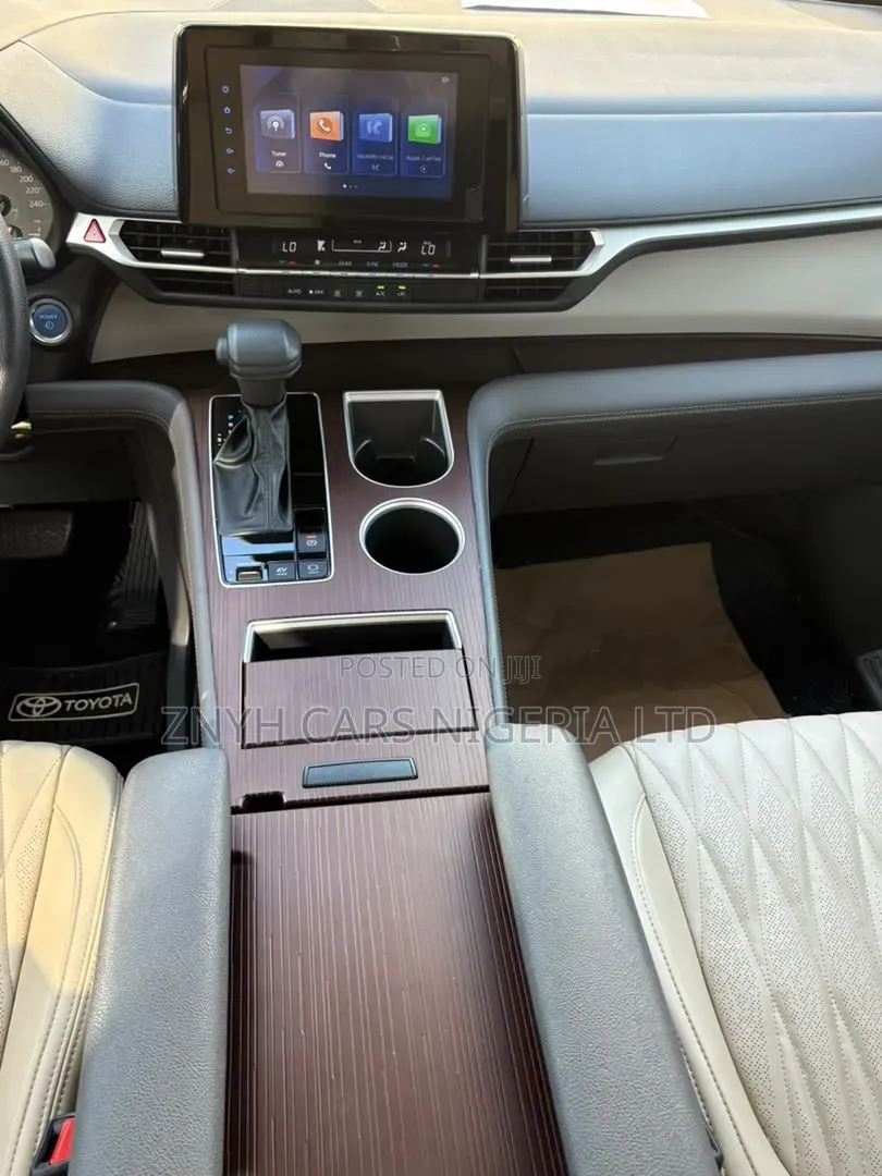 Toyota Sienna 2022 Gray