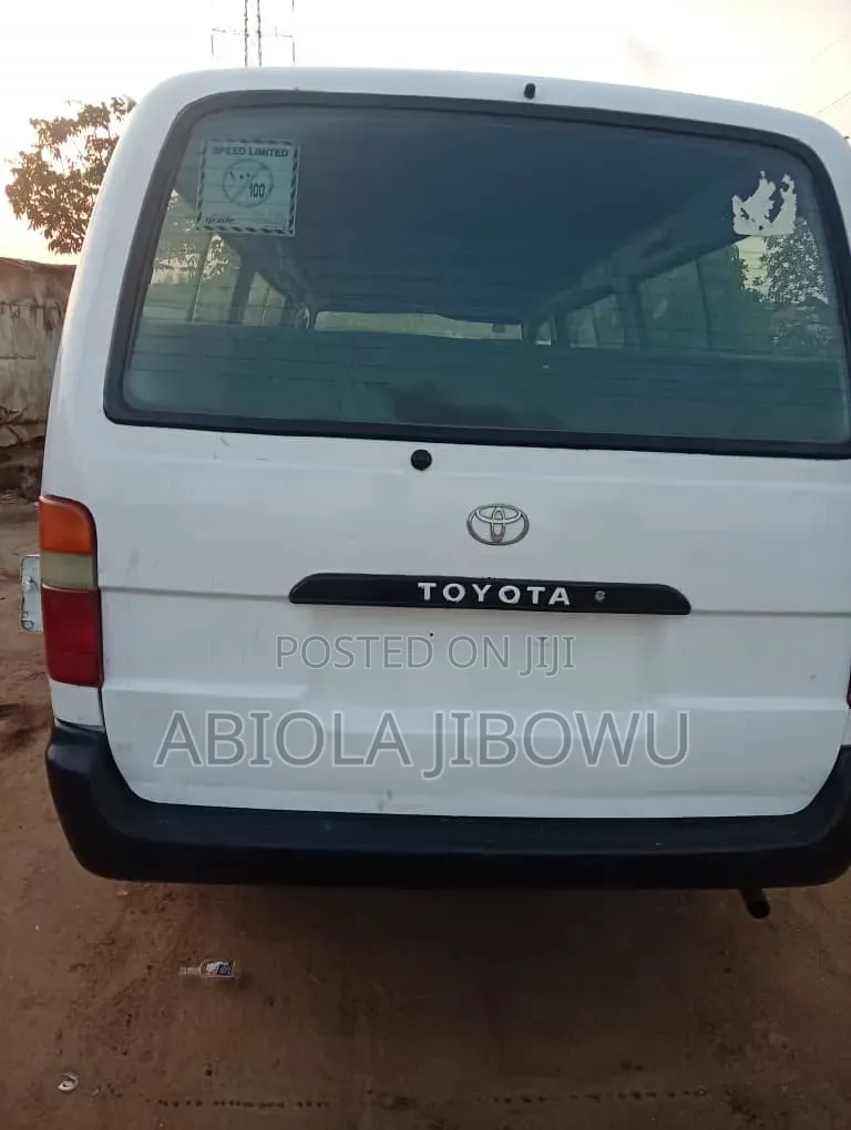 Toyota HiAce 1996 White