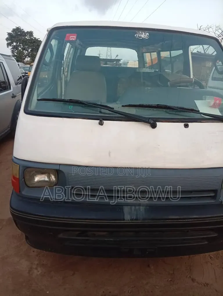 Toyota HiAce 1996 White