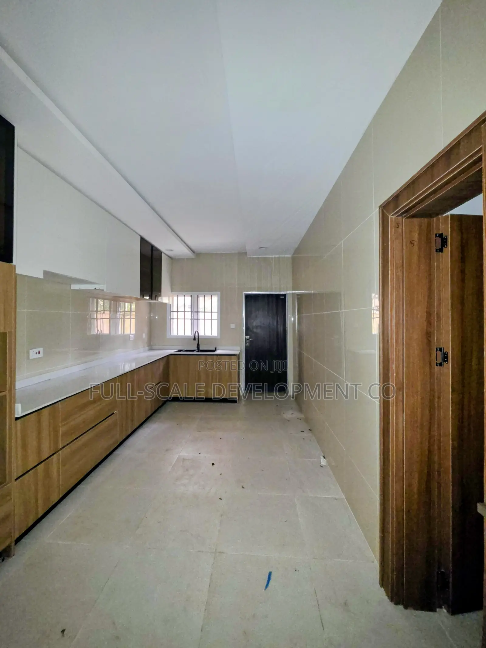 4bdrm Townhouse/Terrace in Apo District for sale