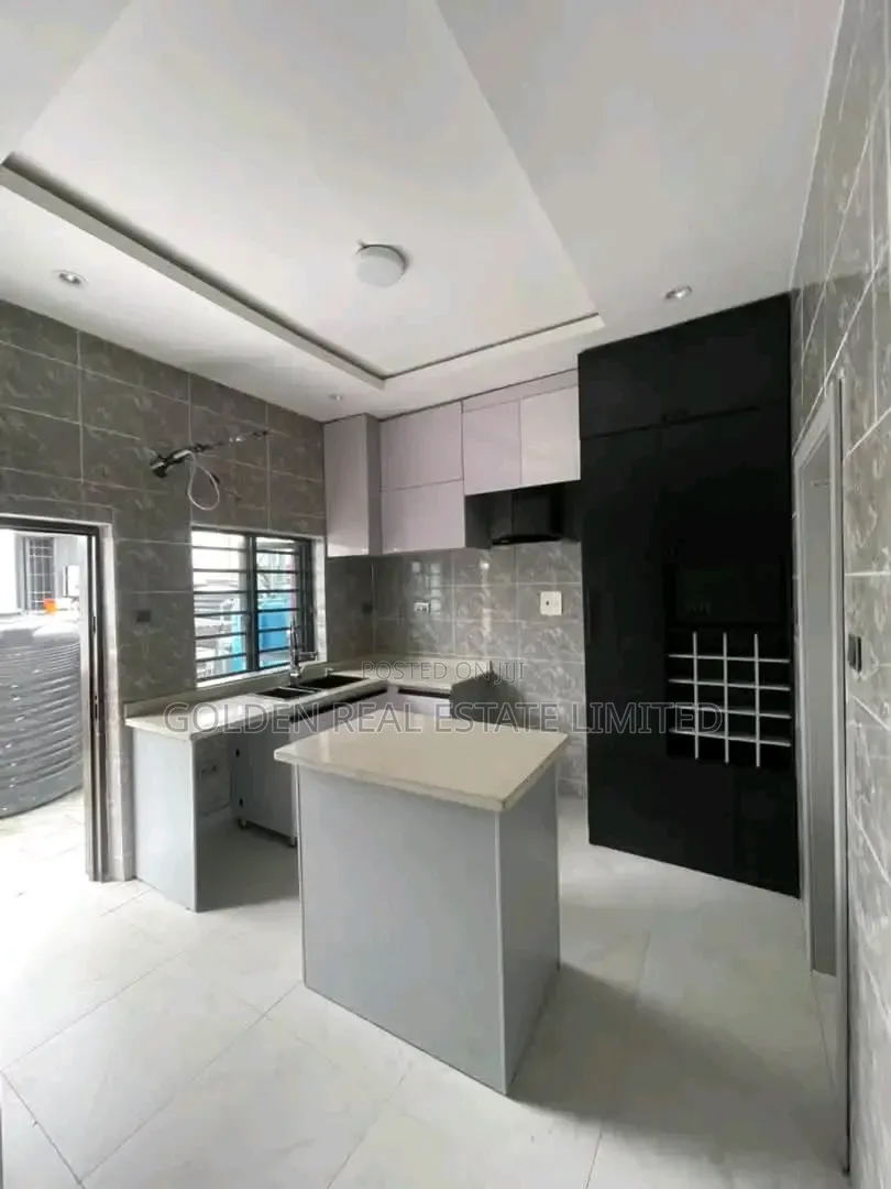 5bdrm Duplex in Lekki Phase 1 for sale