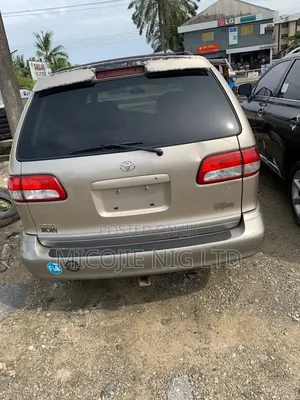 Toyota Sienna LE 2002 Silver
