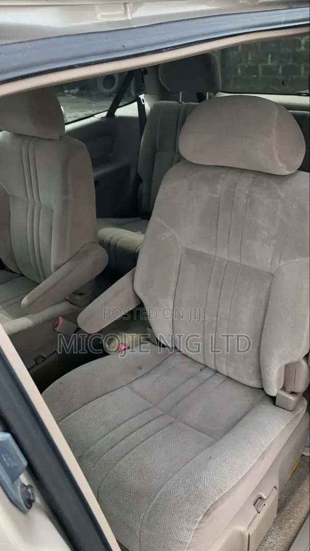 Toyota Sienna LE 2002 Silver
