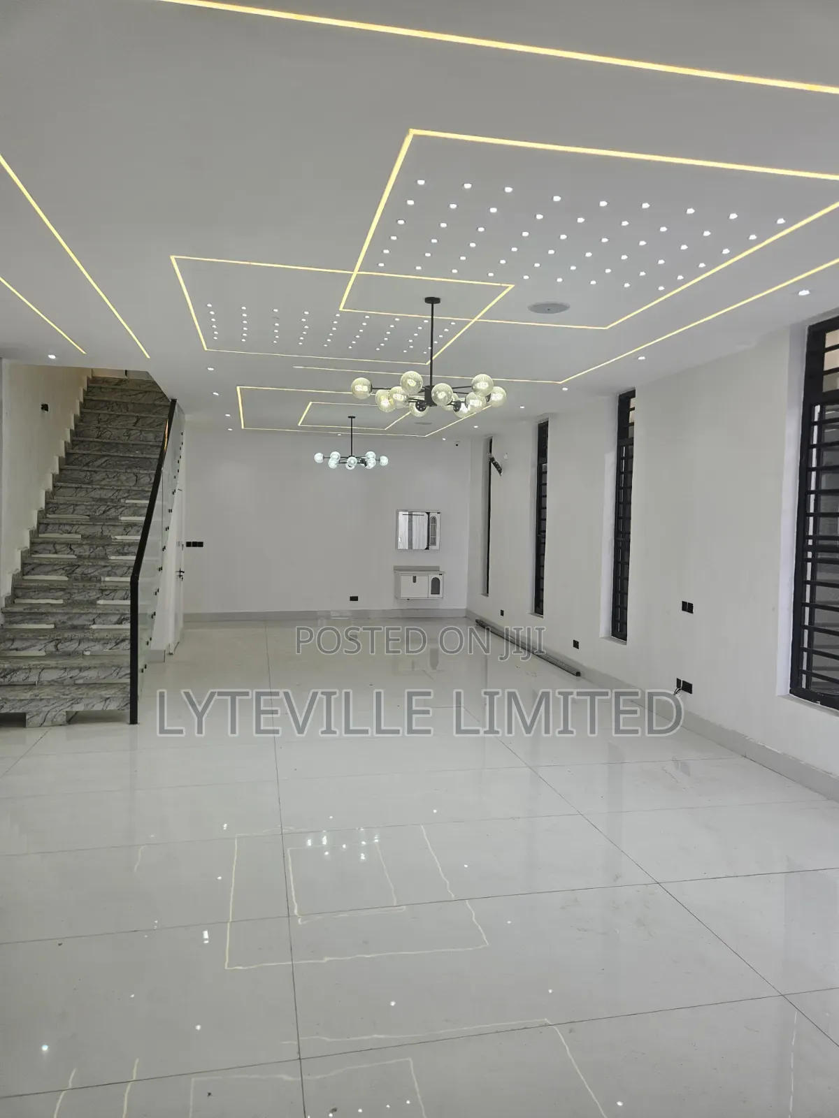 5bdrm Duplex in Ikota for sale