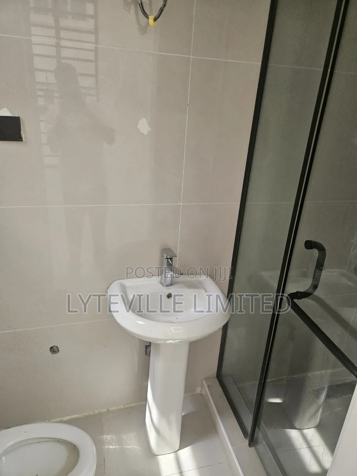 5bdrm Duplex in Ikota for sale