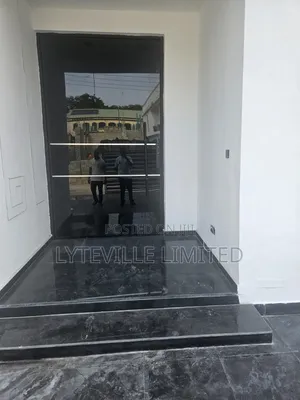 5bdrm Duplex in Chevron for sale