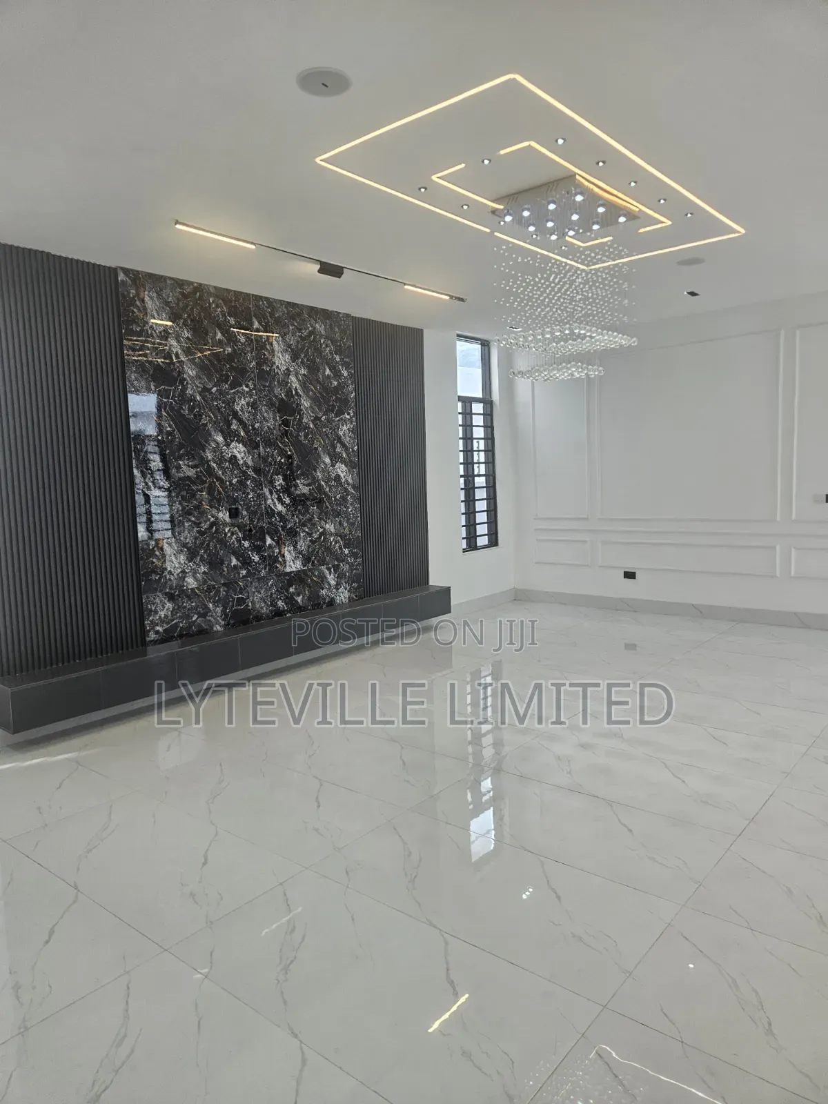 5bdrm Duplex in Chevron for sale