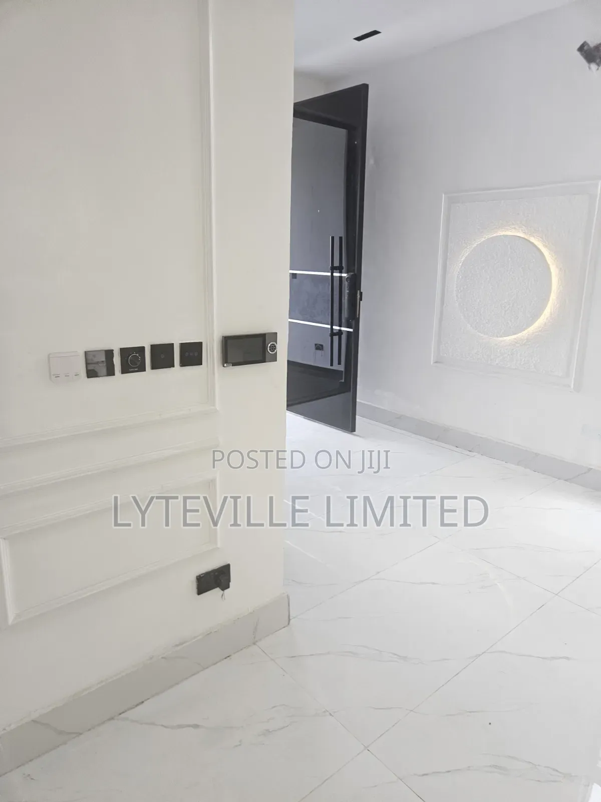5bdrm Duplex in Chevron for sale