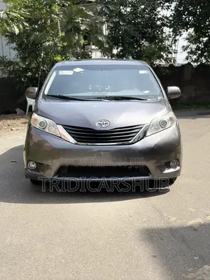 Toyota Sienna XLE AWD 7-Passenger 2013 Gray