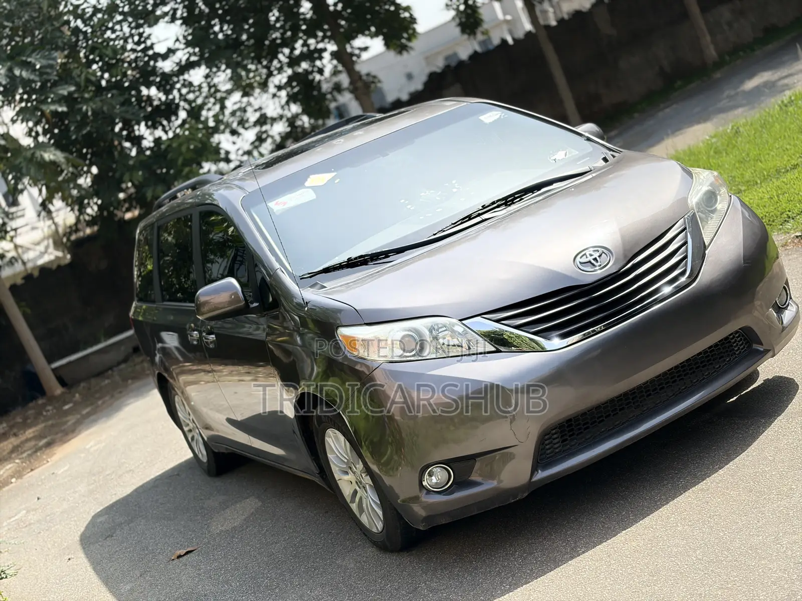 Toyota Sienna XLE AWD 7-Passenger 2013 Gray