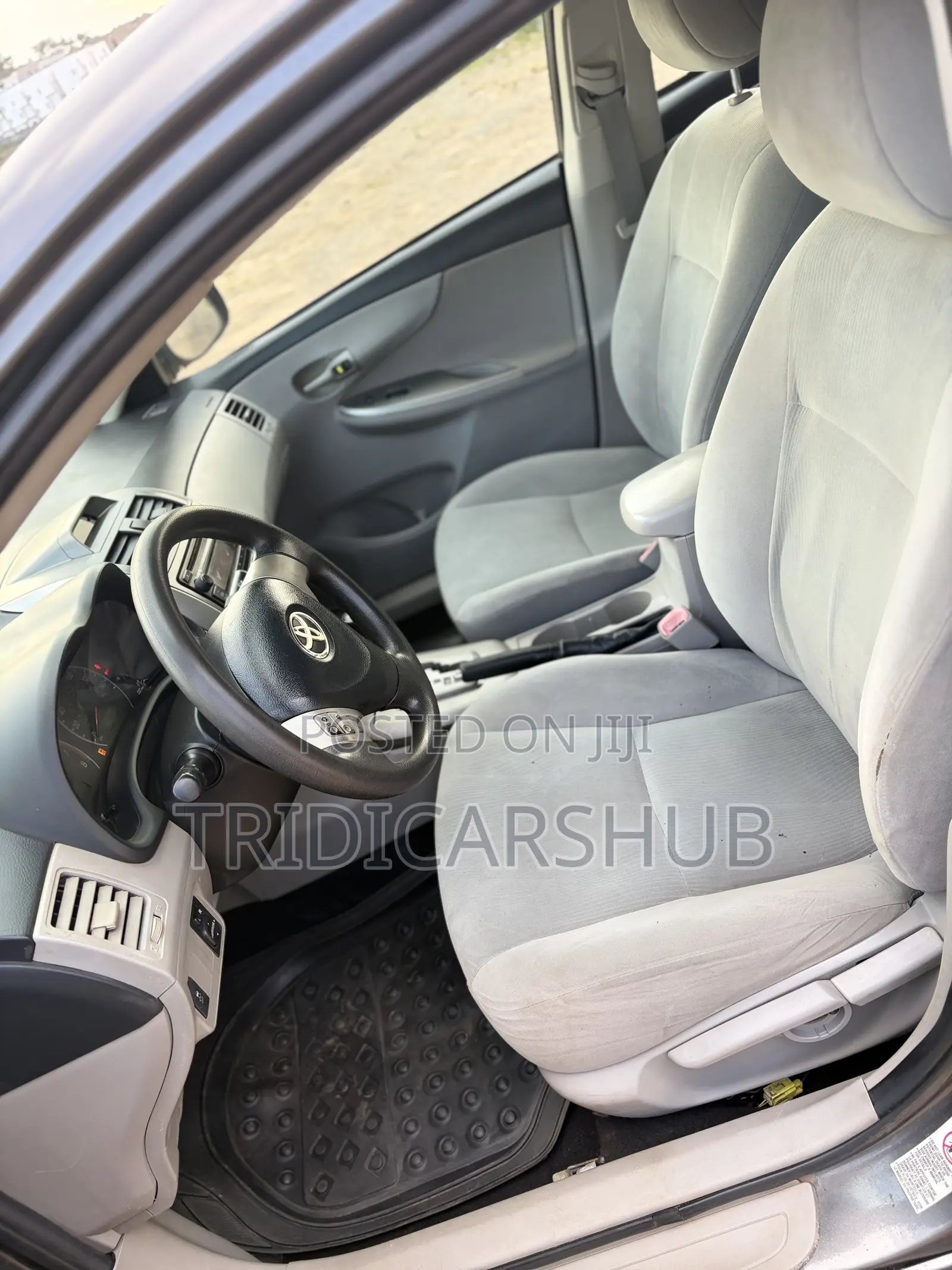 Toyota Corolla LE 4dr Sedan (1.8L 4cyl 4A) 2010 Silver