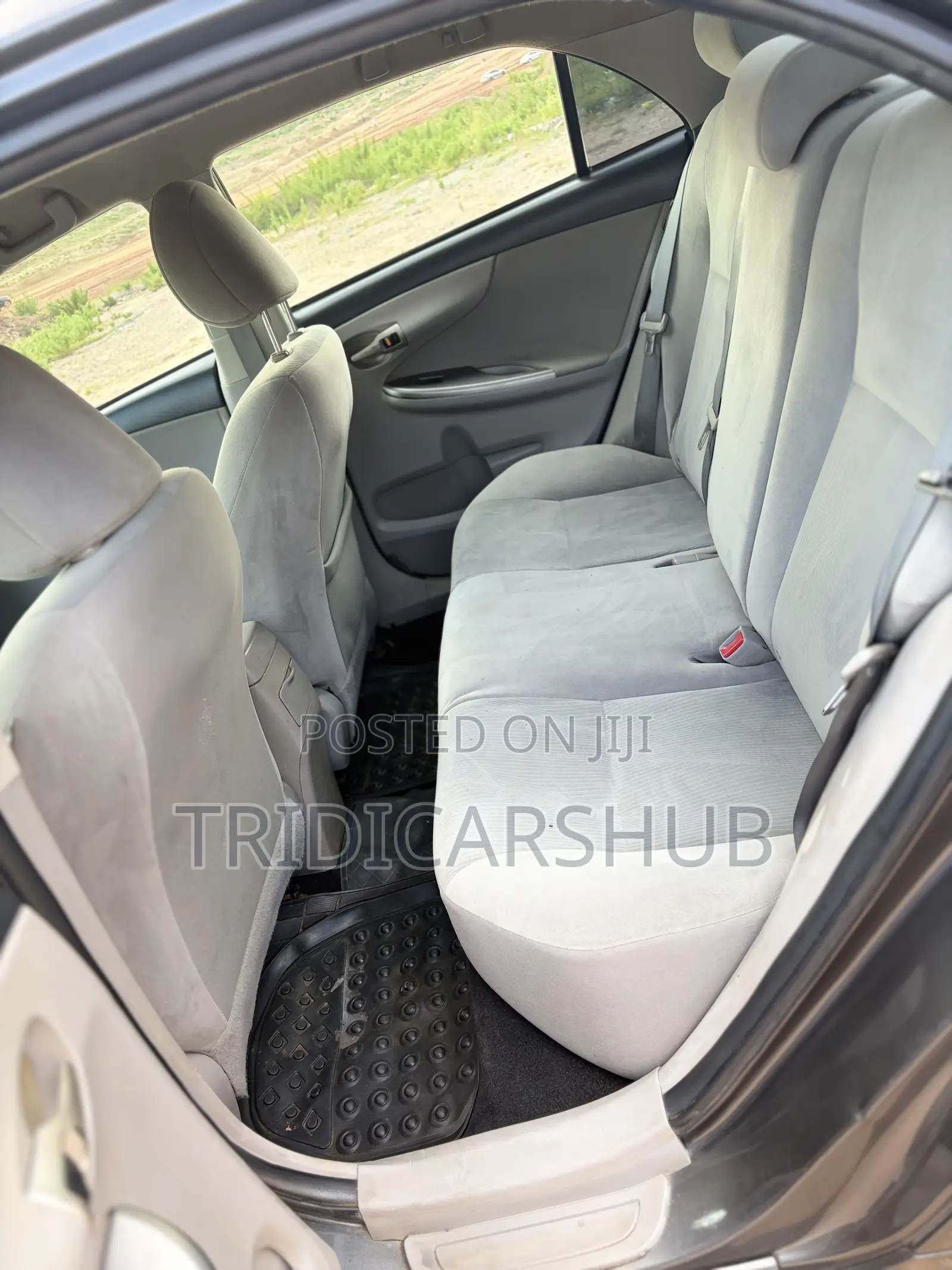 Toyota Corolla LE 4dr Sedan (1.8L 4cyl 4A) 2010 Silver