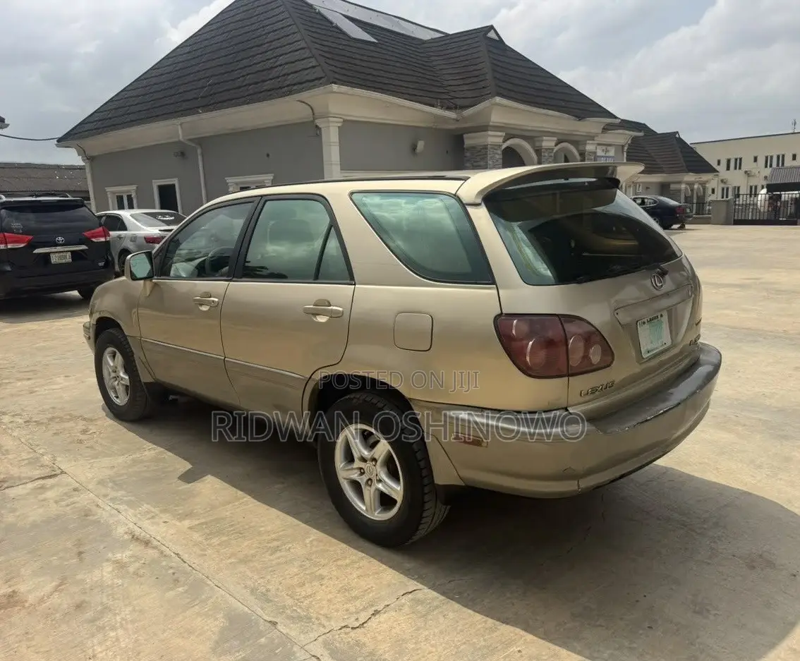Lexus RX 300 2001 Gold