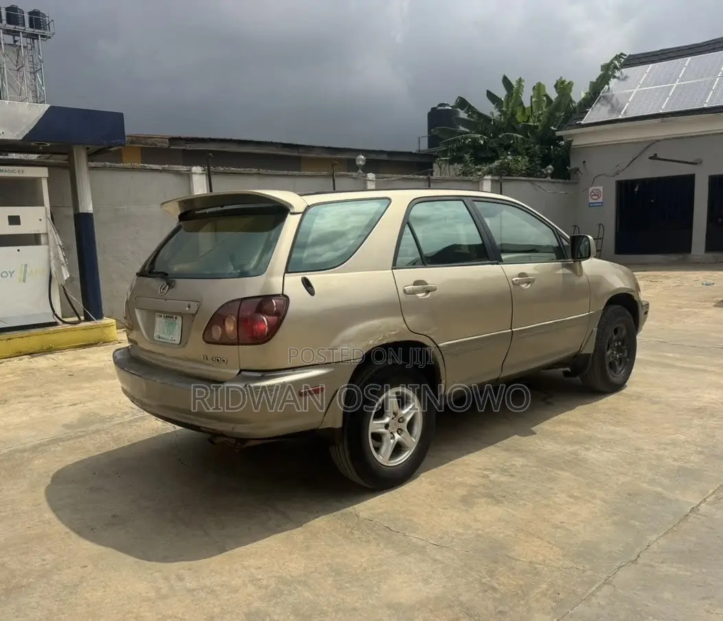 Lexus RX 300 2001 Gold