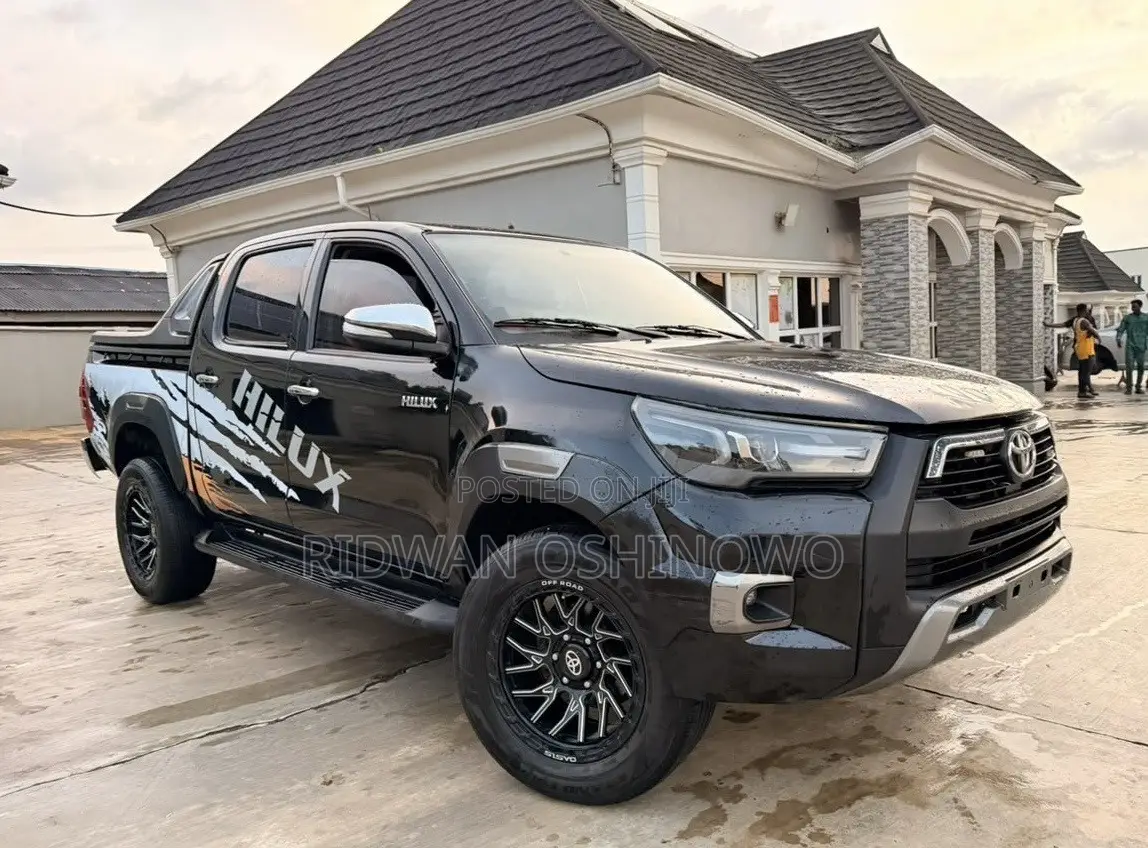 Toyota Hilux 2015 Black