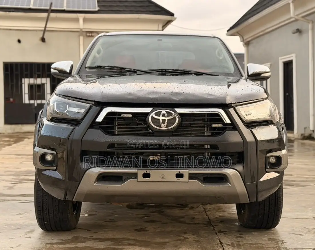 Toyota Hilux 2015 Black