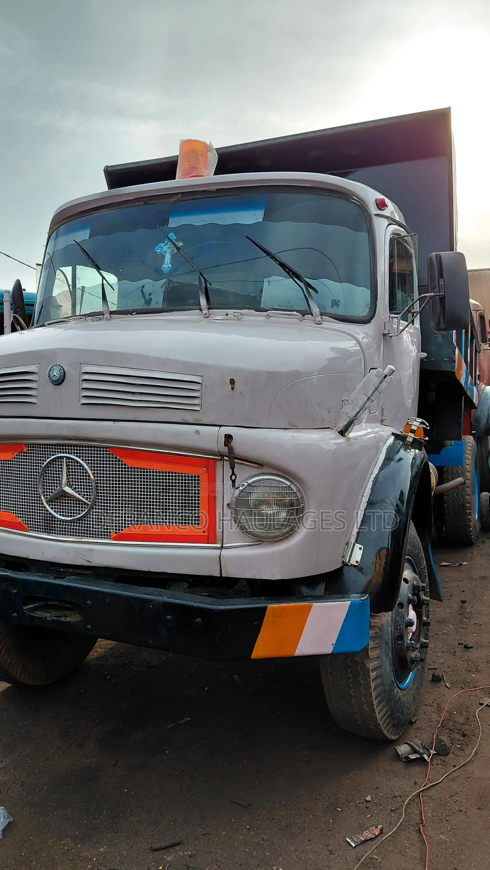 Mercedes Benz Tipper 1513