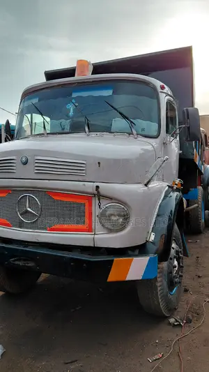 Mercedes Benz Tipper 1513