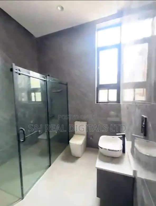 6bdrm Duplex in Guzape District for sale