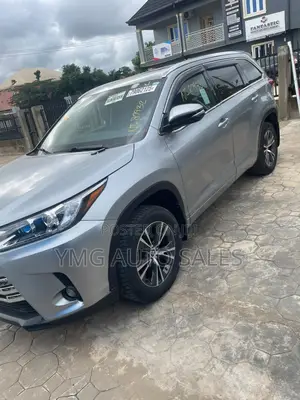 Toyota Highlander XLE V6 4x4 (3.5L 6cyl 6A) 2016 Silver