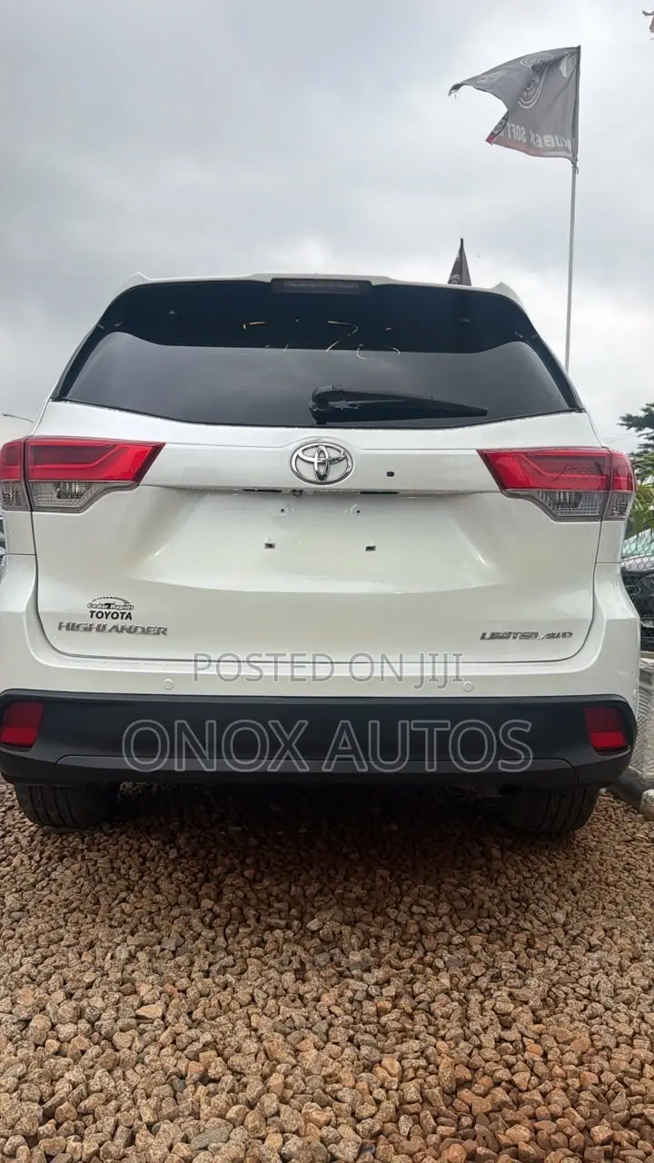 Toyota Highlander Limited 4dr SUV AWD (3.5L 6cyl 6A) 2015 White