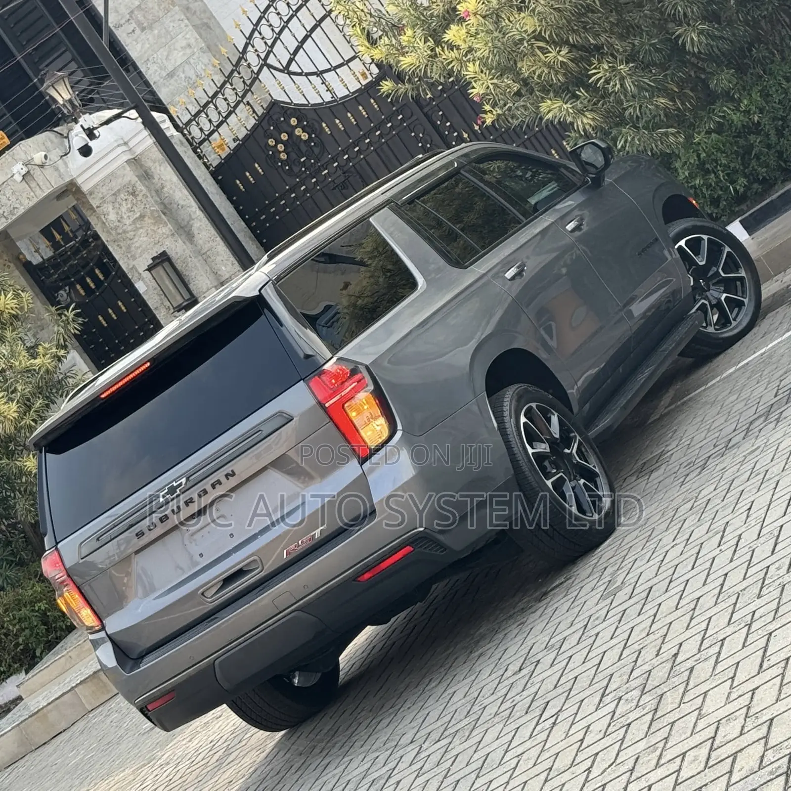 Chevrolet Suburban 2022 Gray