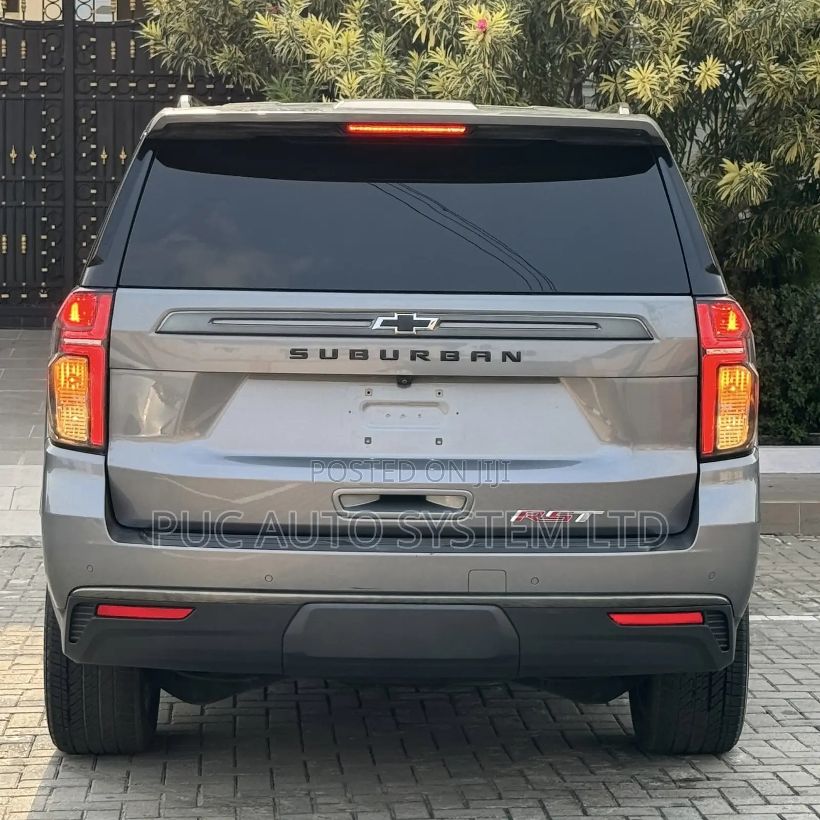 Chevrolet Suburban 2022 Gray