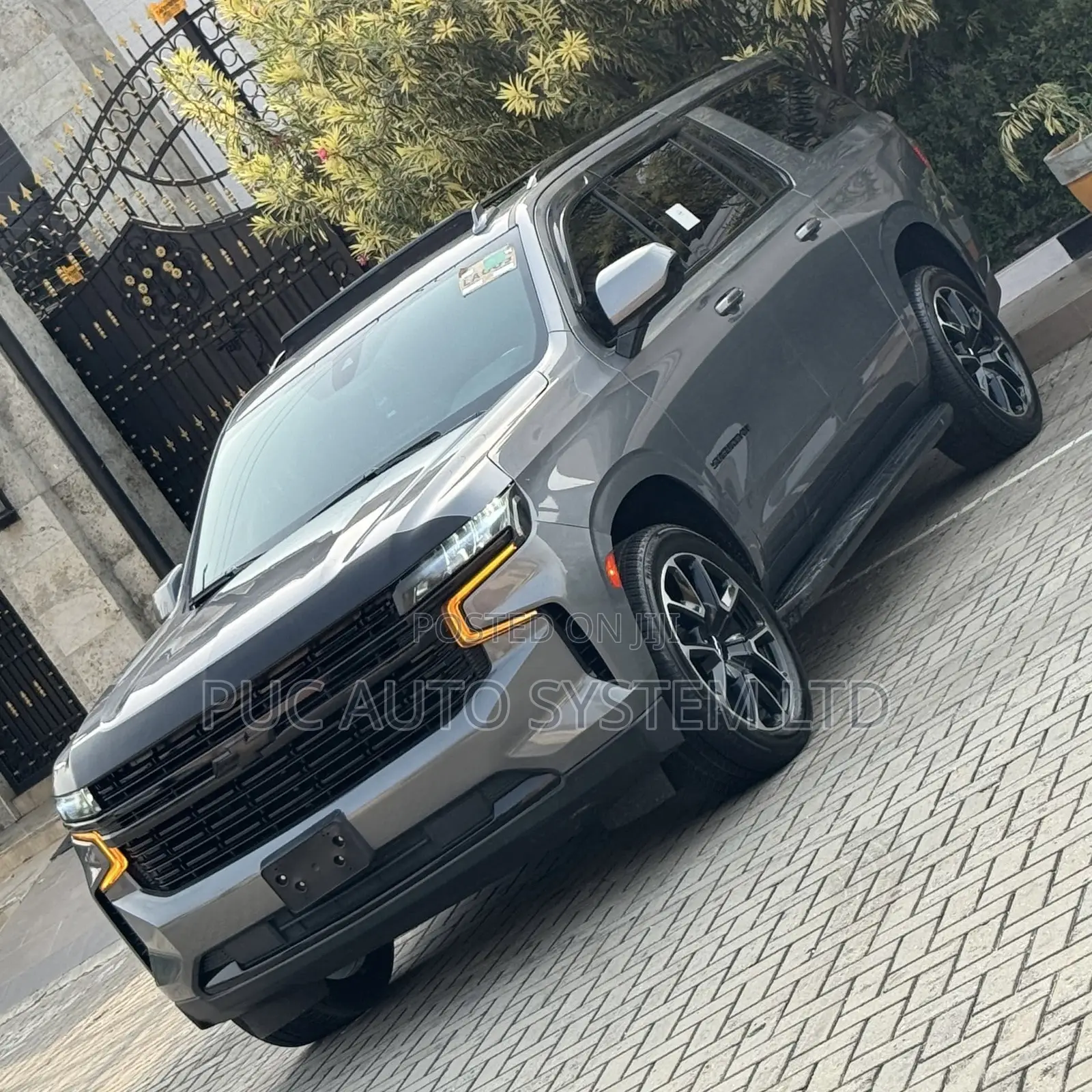 Chevrolet Suburban 2022 Gray