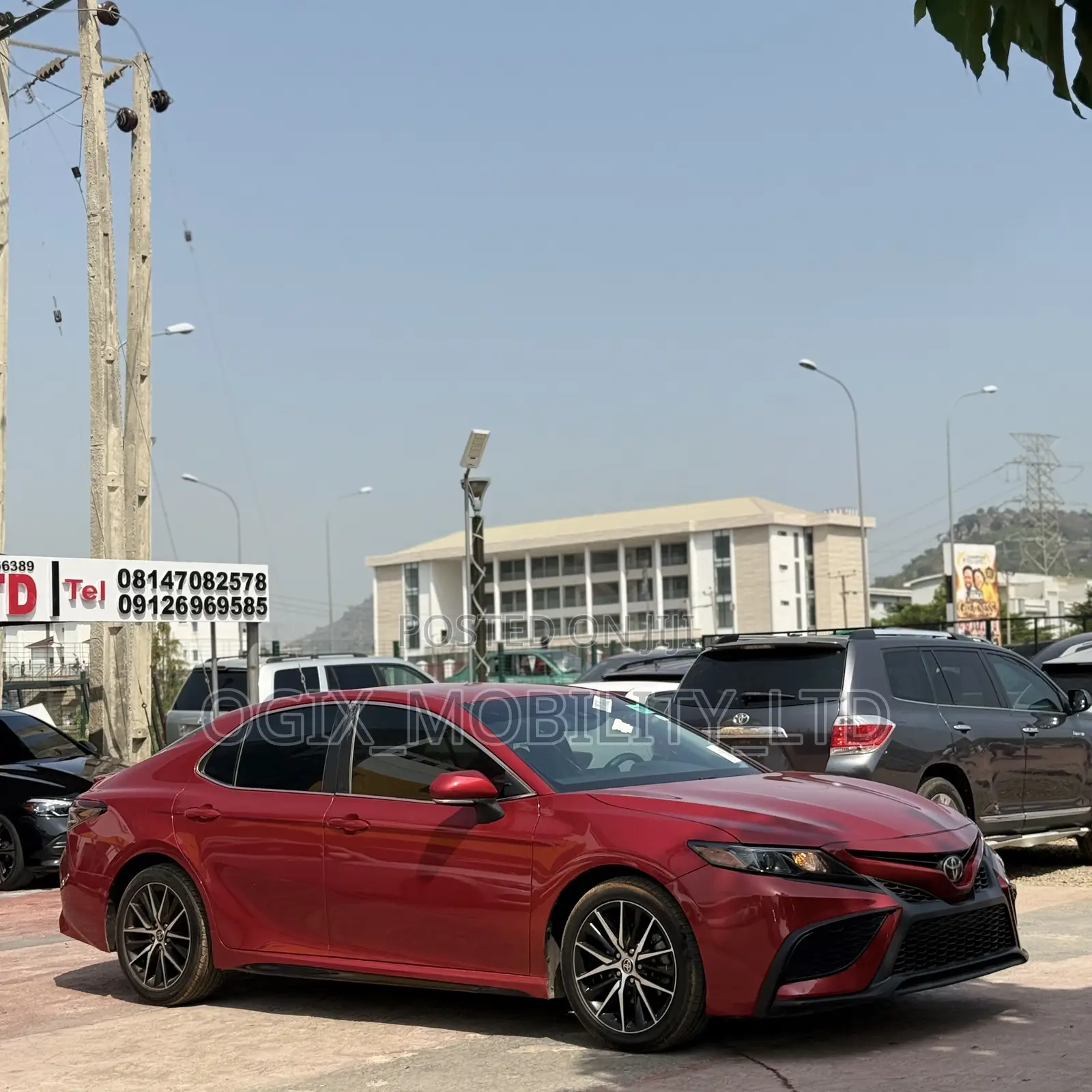 Toyota Camry SE 2021 Red