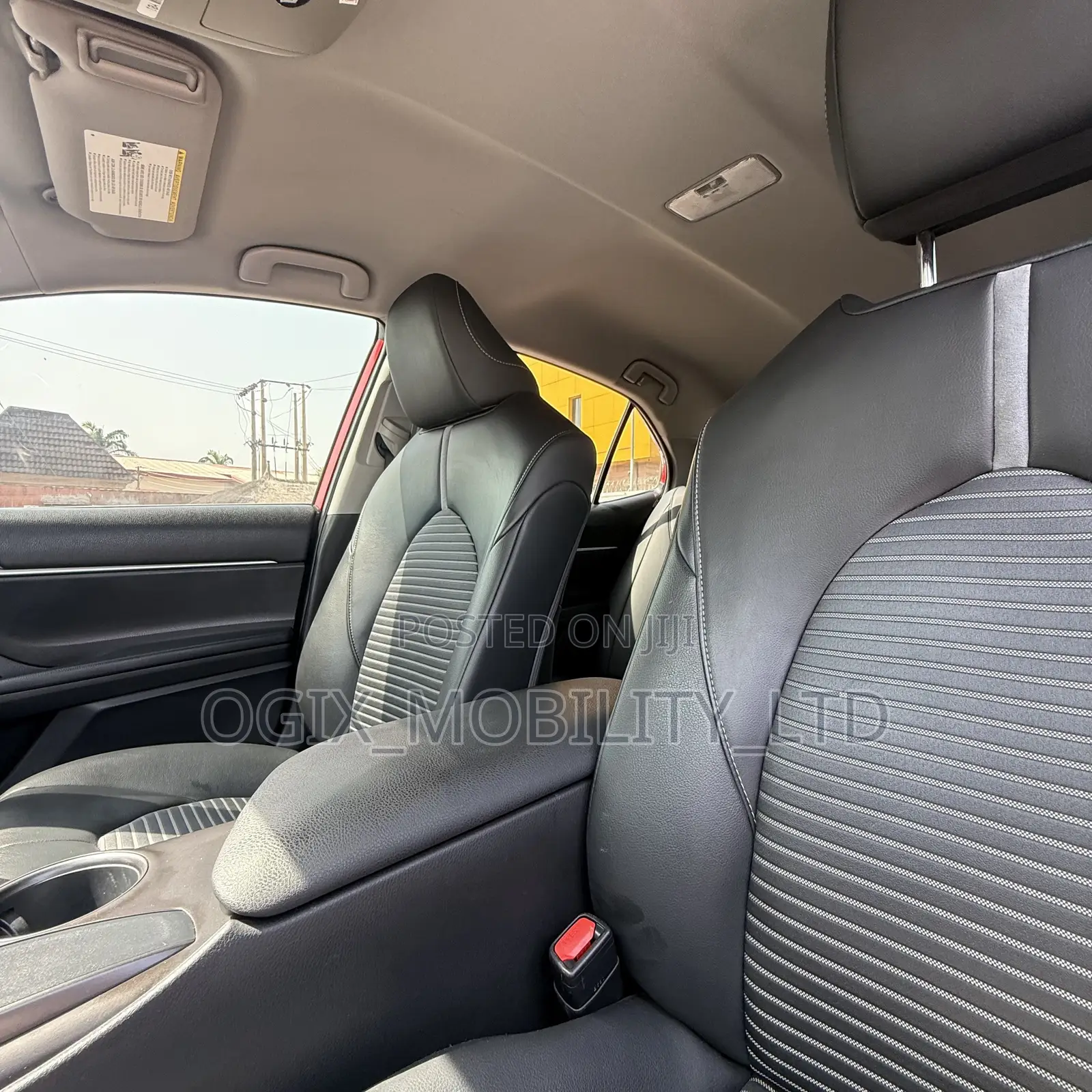 Toyota Camry SE 2021 Red