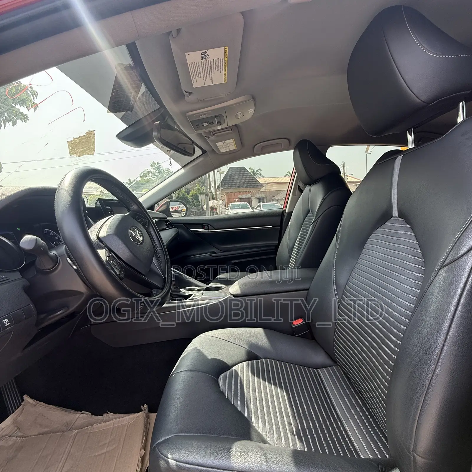 Toyota Camry SE 2021 Red