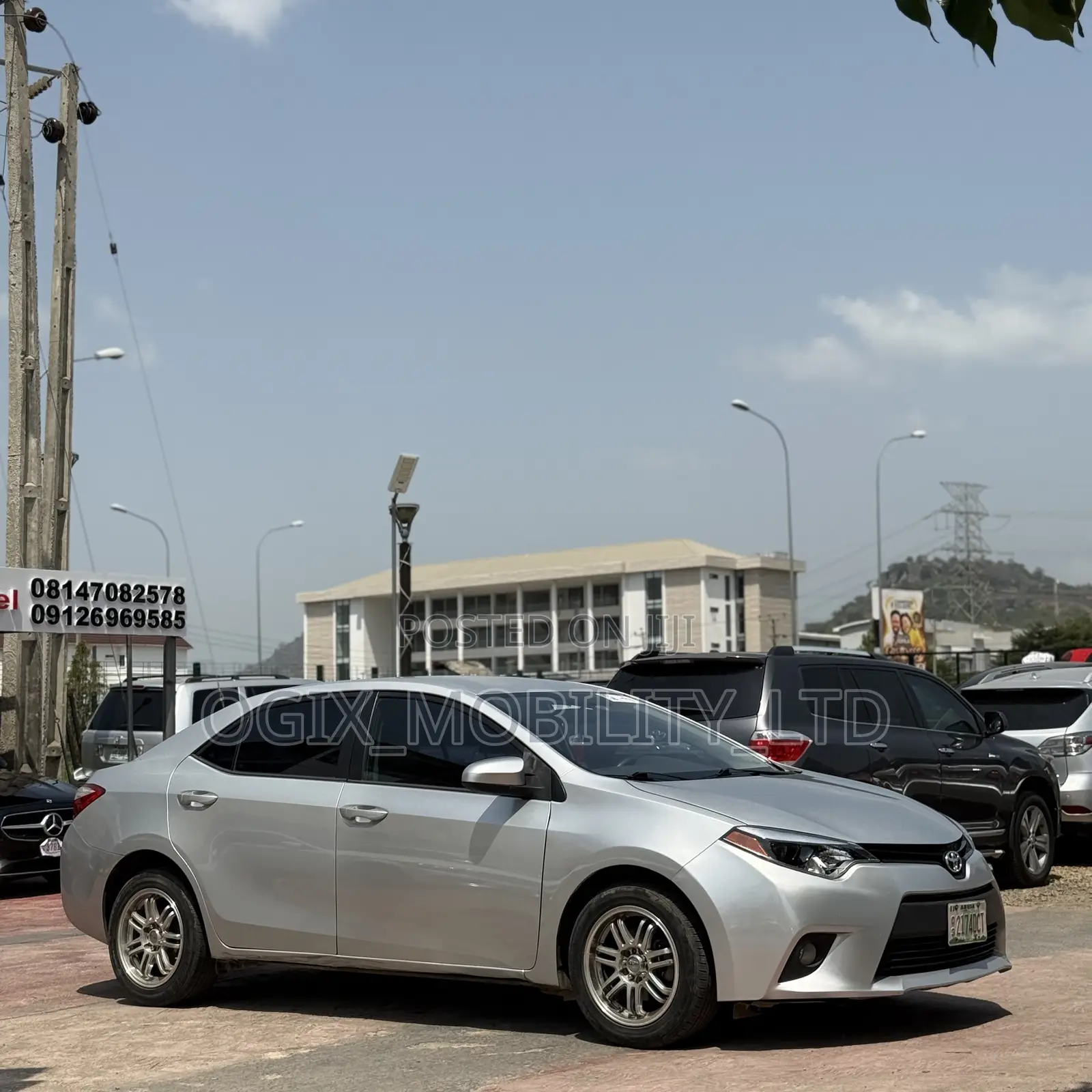 Toyota Corolla LE 4dr Sedan (1.8L 4cyl CVT) 2015 Silver