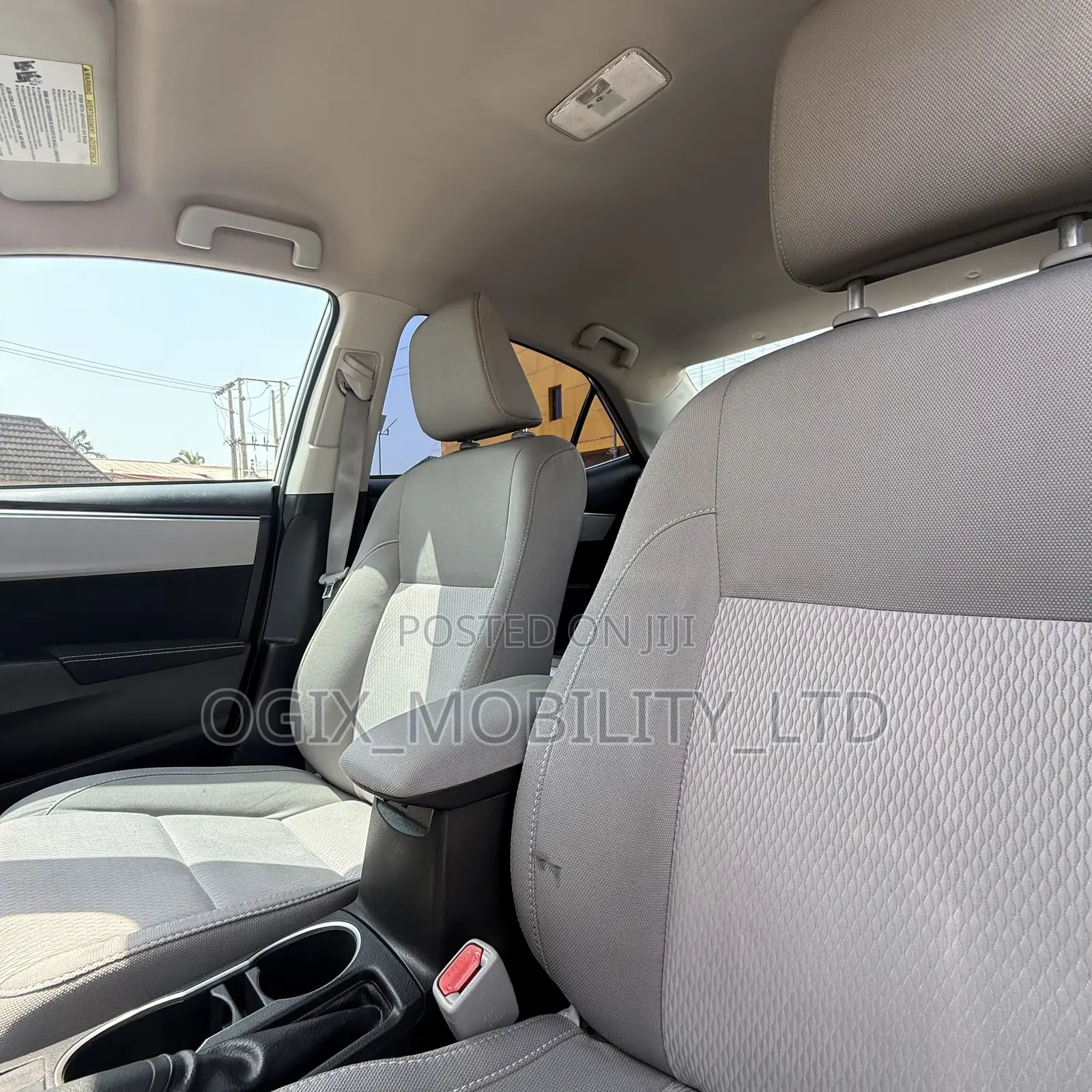 Toyota Corolla LE 4dr Sedan (1.8L 4cyl CVT) 2015 Silver
