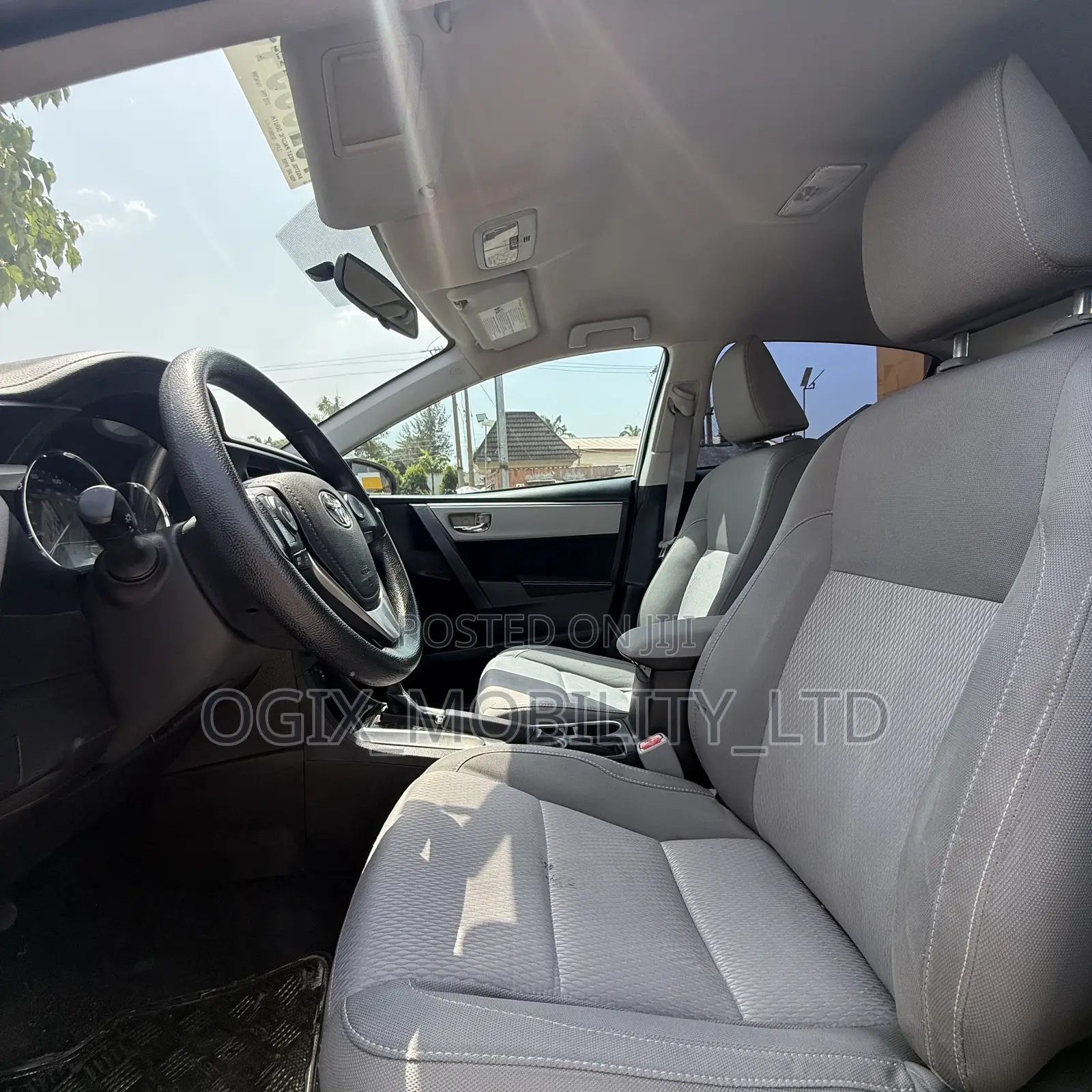 Toyota Corolla LE 4dr Sedan (1.8L 4cyl CVT) 2015 Silver