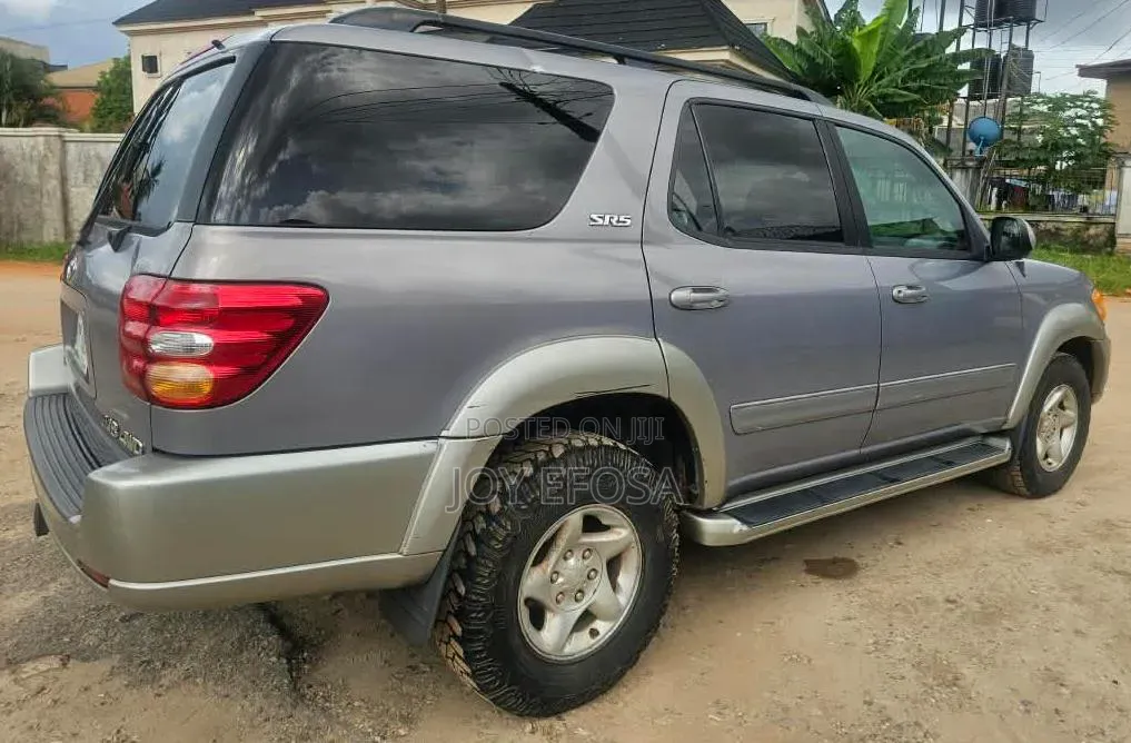 Toyota Sequoia SR5 4dr SUV 4WD (4.7L 8cyl 4A) 2004 Gray