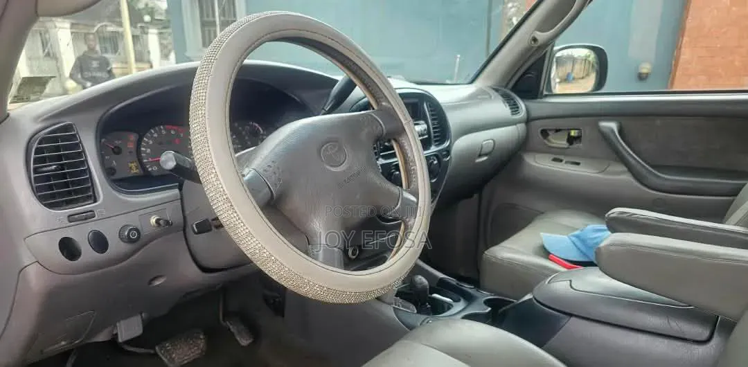 Toyota Sequoia SR5 4dr SUV 4WD (4.7L 8cyl 4A) 2004 Gray