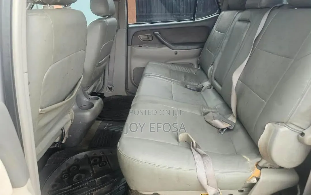 Toyota Sequoia SR5 4dr SUV 4WD (4.7L 8cyl 4A) 2004 Gray