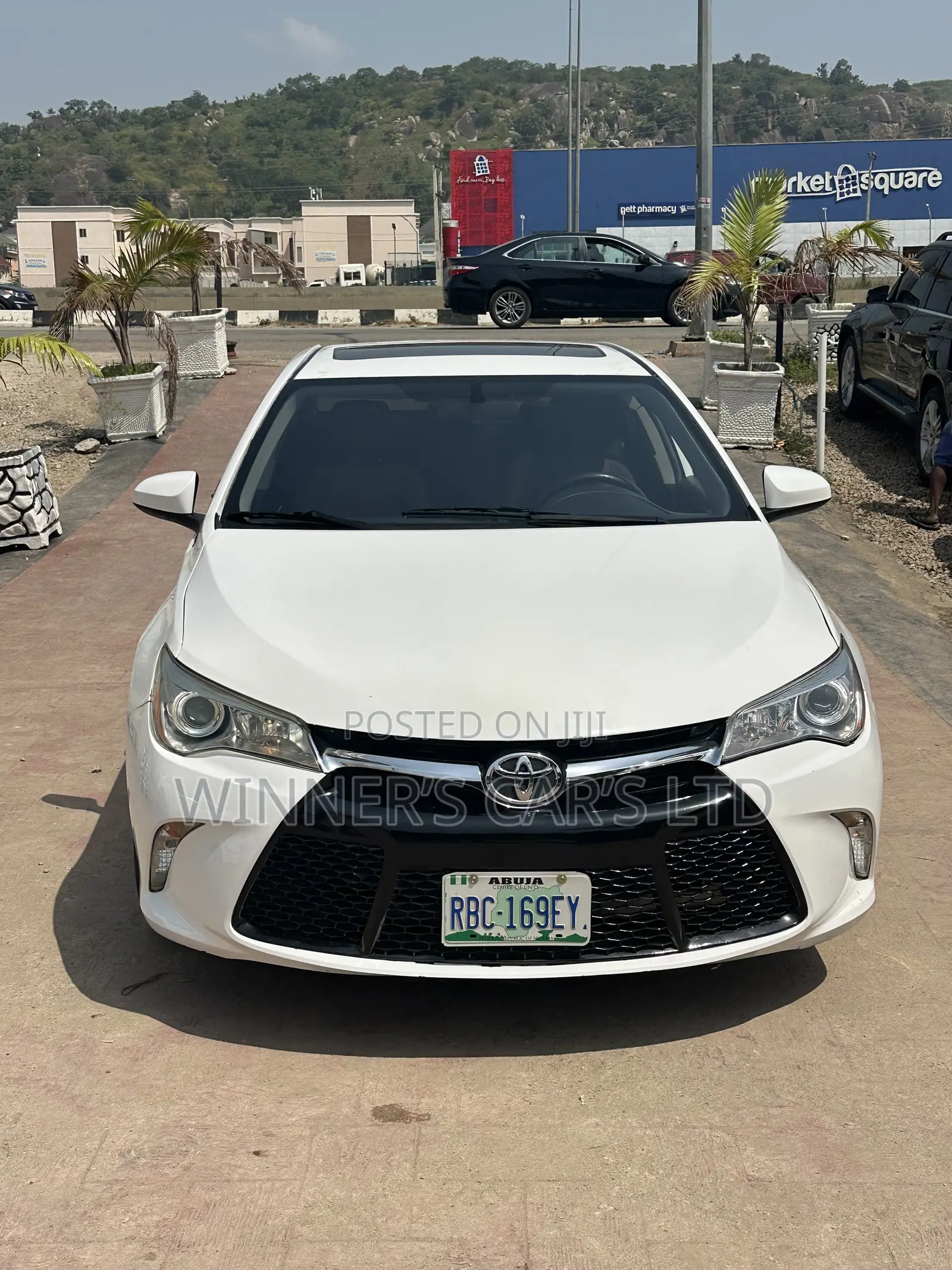 Toyota Camry SE 4dr Sedan (2.5L 4cyl 6A) 2016 White