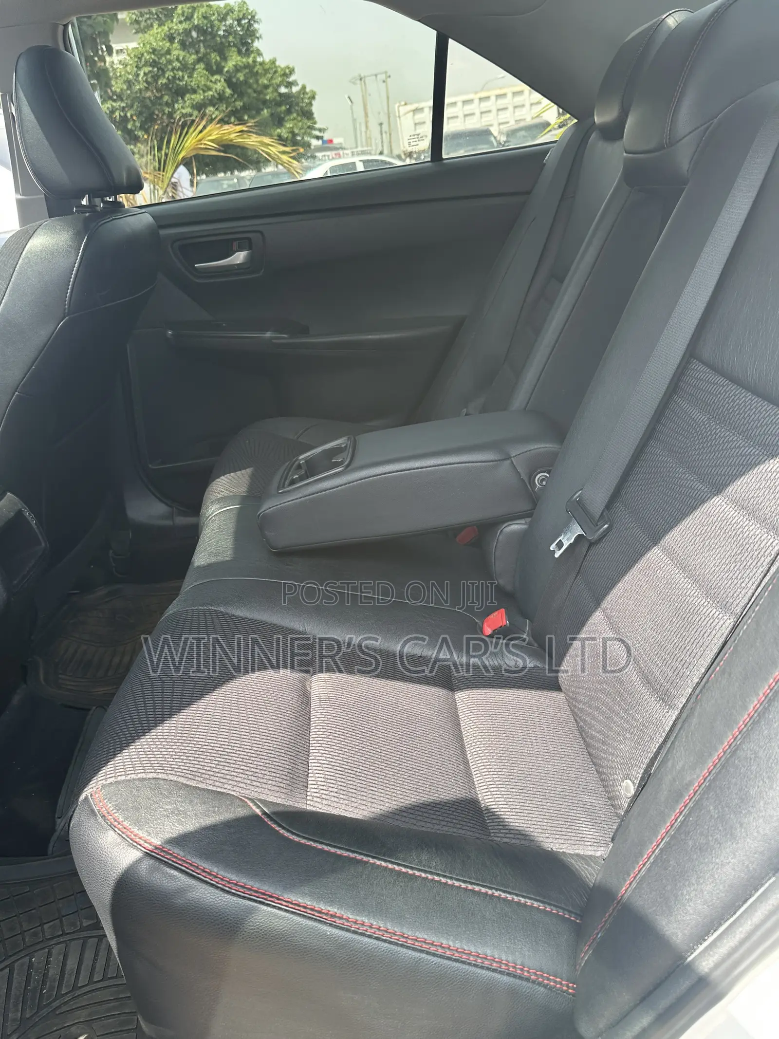 Toyota Camry SE 4dr Sedan (2.5L 4cyl 6A) 2016 White