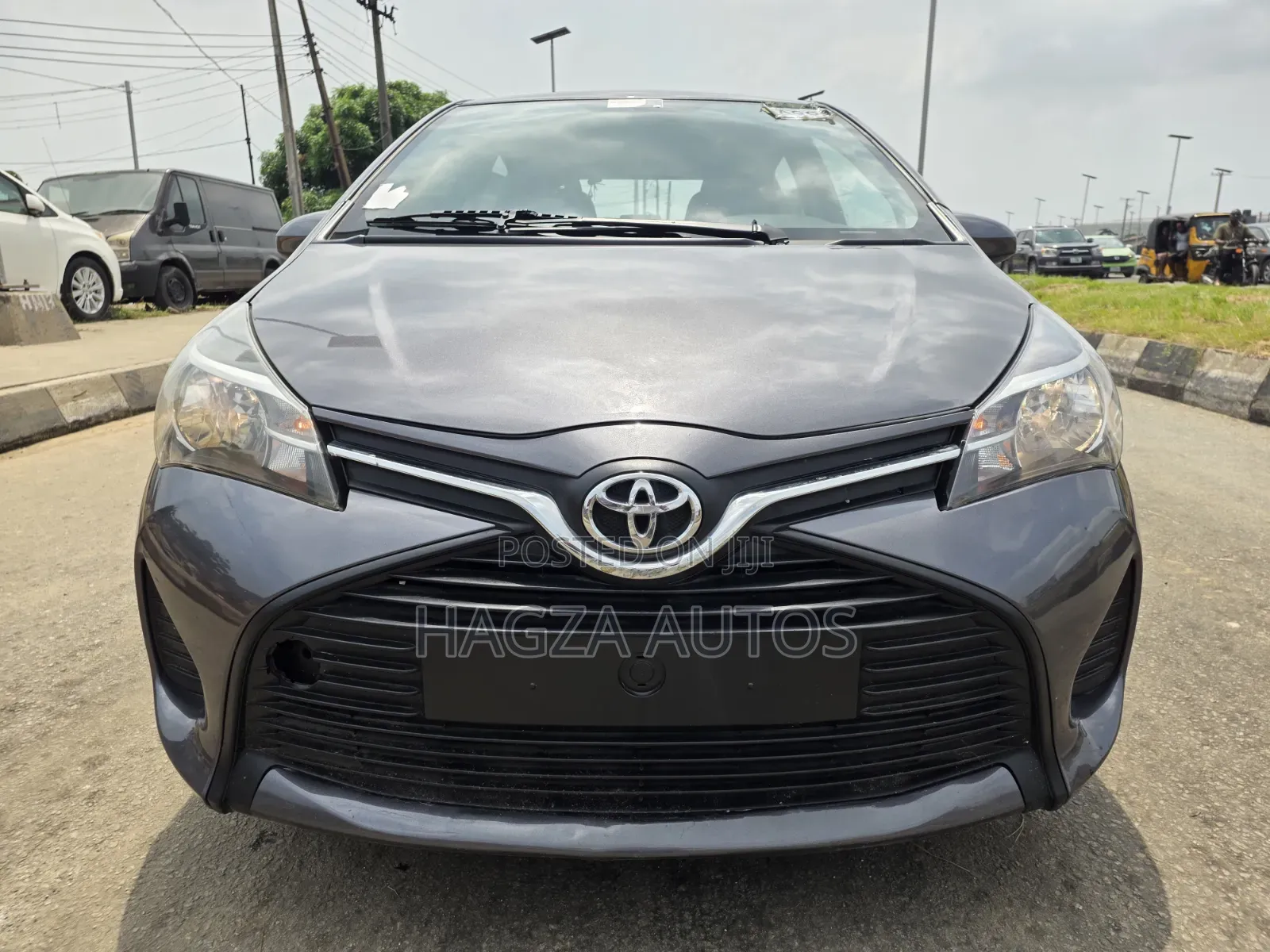 Toyota Yaris SE Hatchback 5dr 2016 Gray