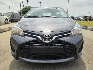 Toyota Yaris SE Hatchback 5dr 2016 Gray