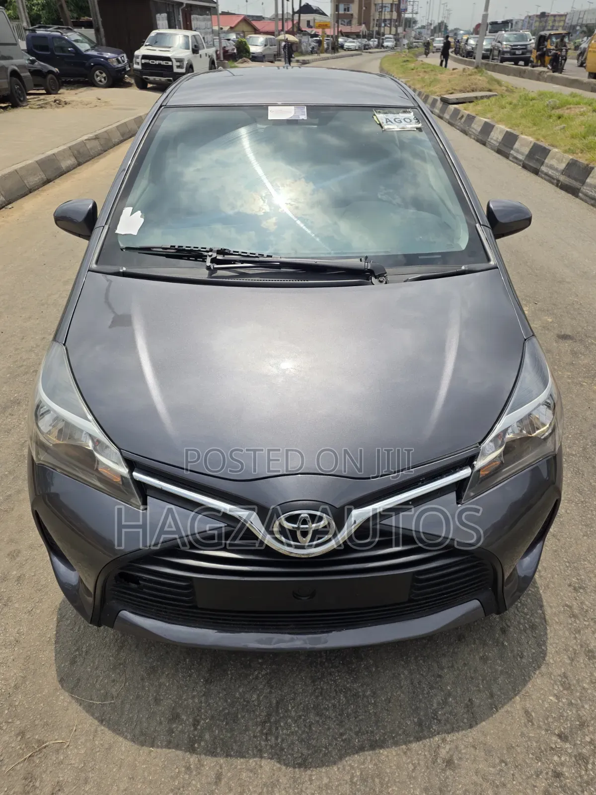 Toyota Yaris SE Hatchback 5dr 2016 Gray