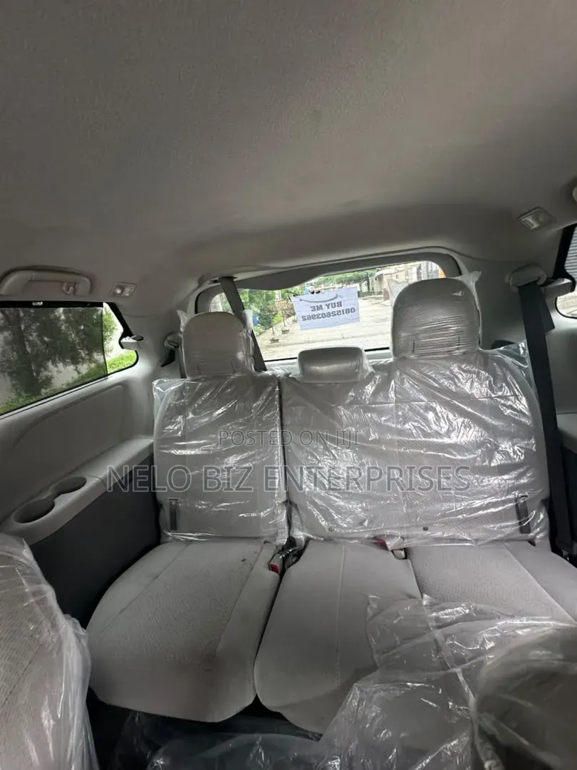 Toyota Sienna 2011 Gray