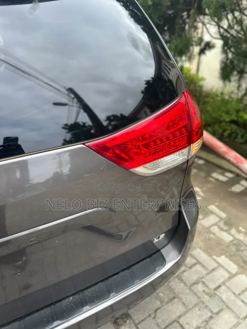 Toyota Sienna 2011 Gray