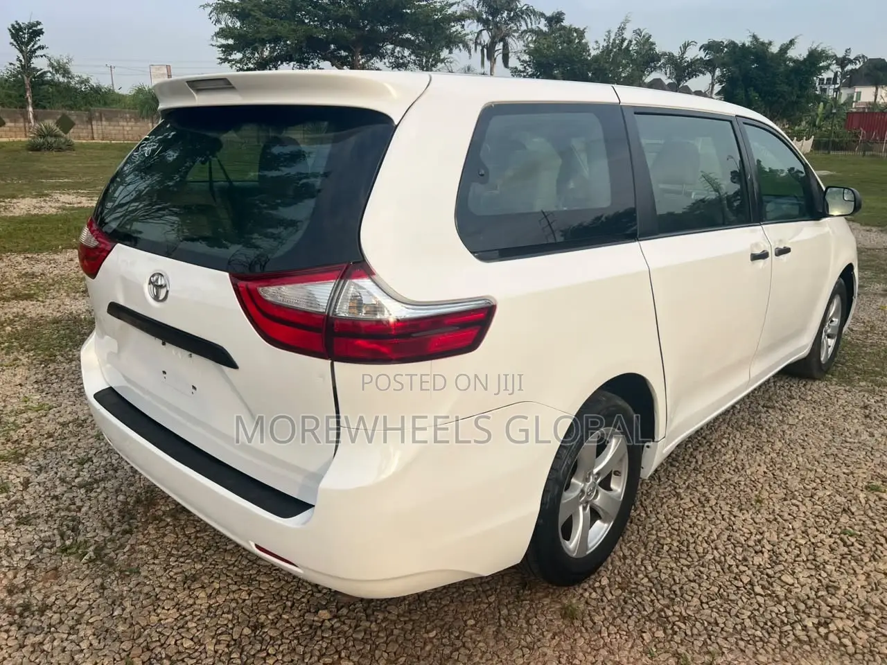 Toyota Sienna L 7 Passenger (3.5L 6cyl 6A) 2016 White