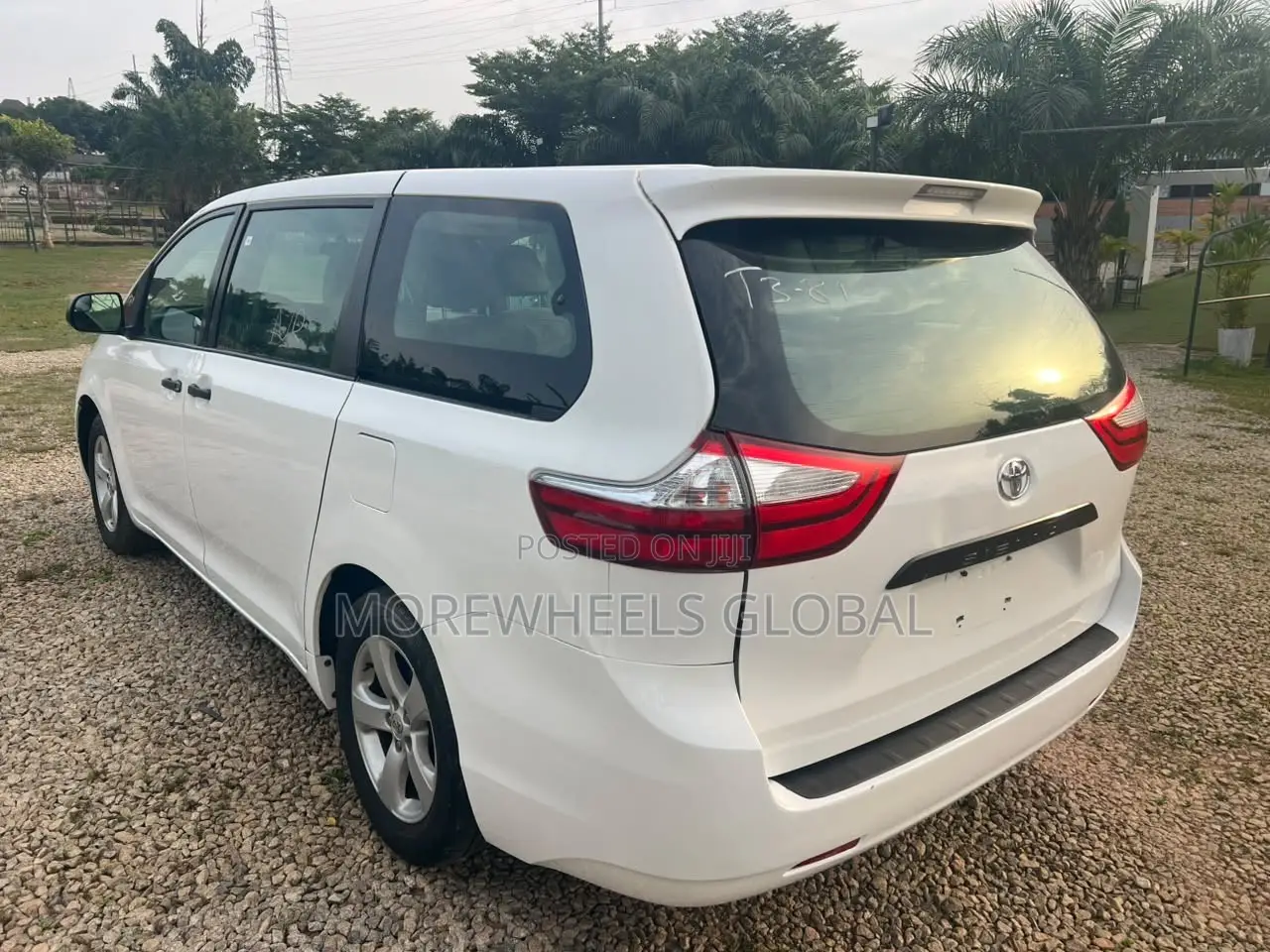 Toyota Sienna L 7 Passenger (3.5L 6cyl 6A) 2016 White