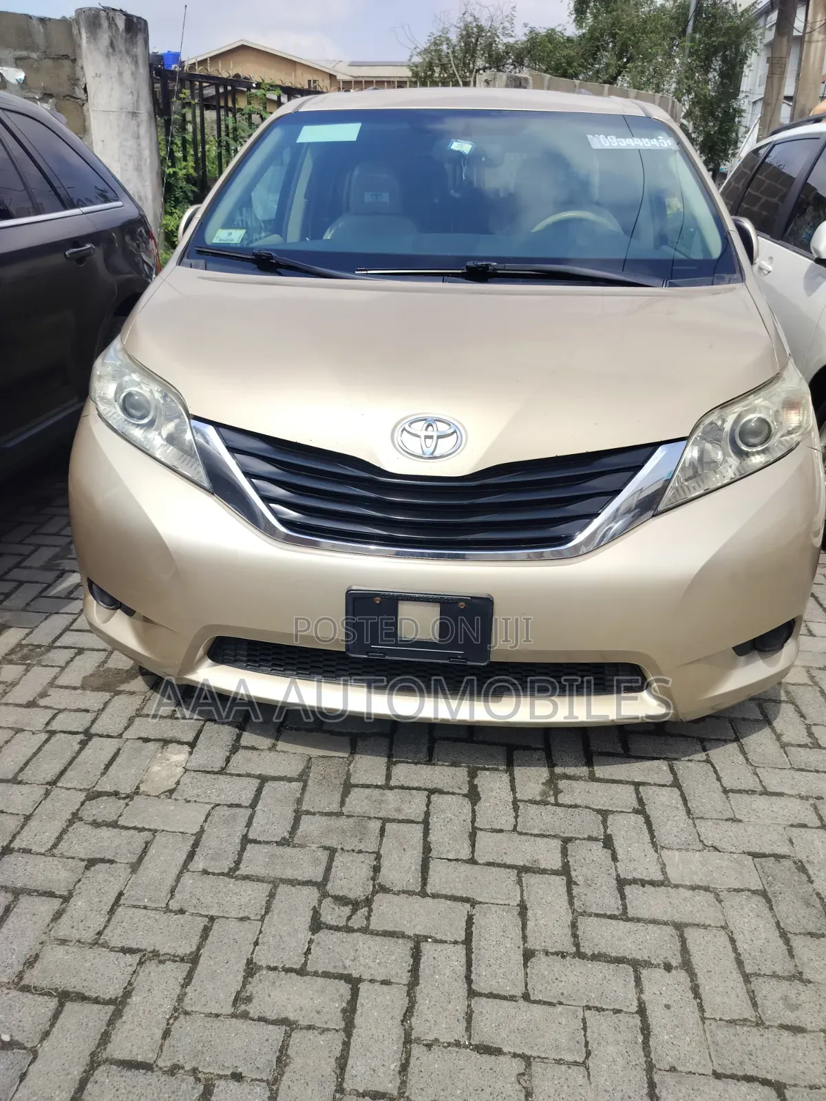 Toyota Sienna 2013 Gold