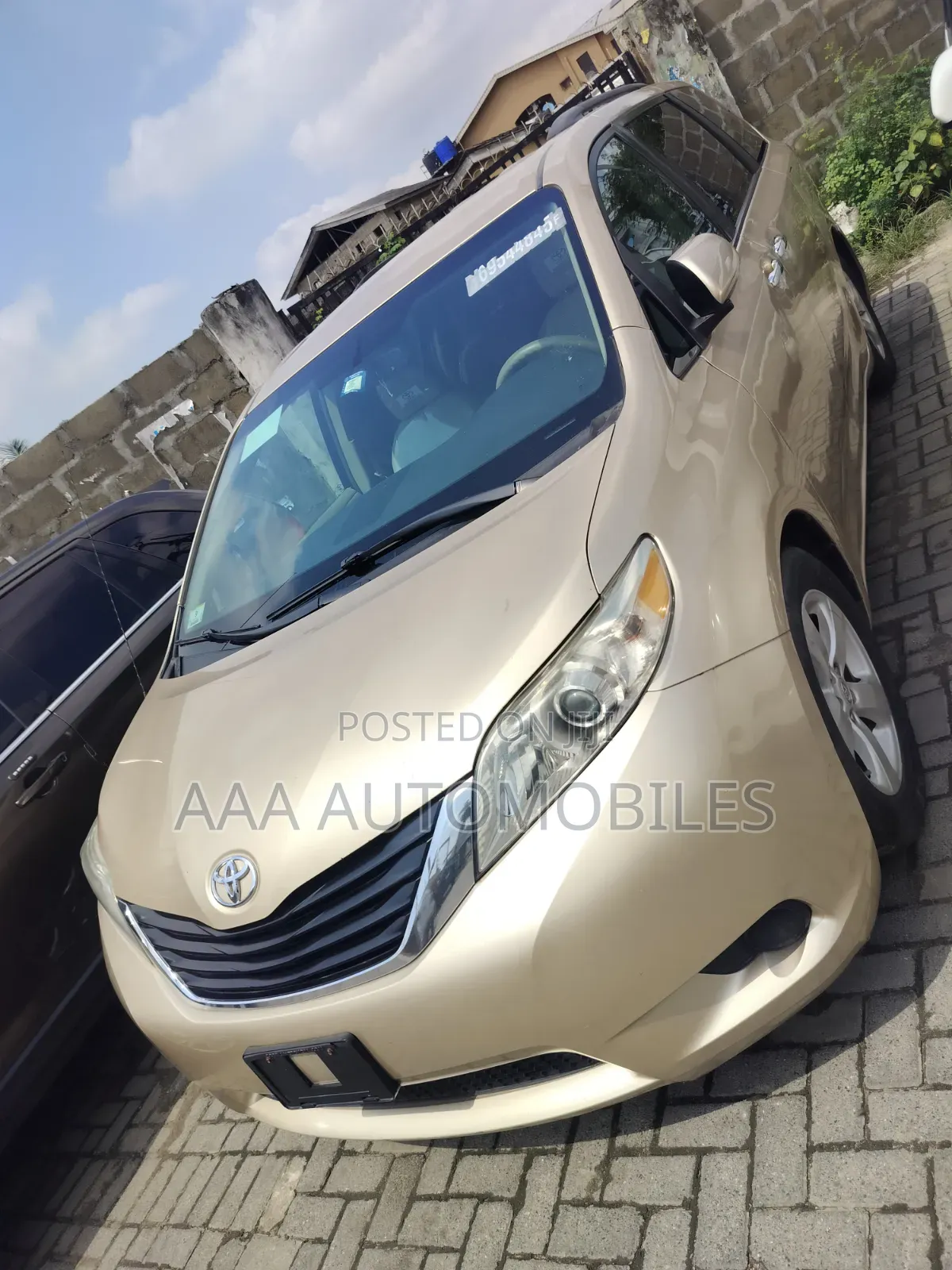 Toyota Sienna 2013 Gold