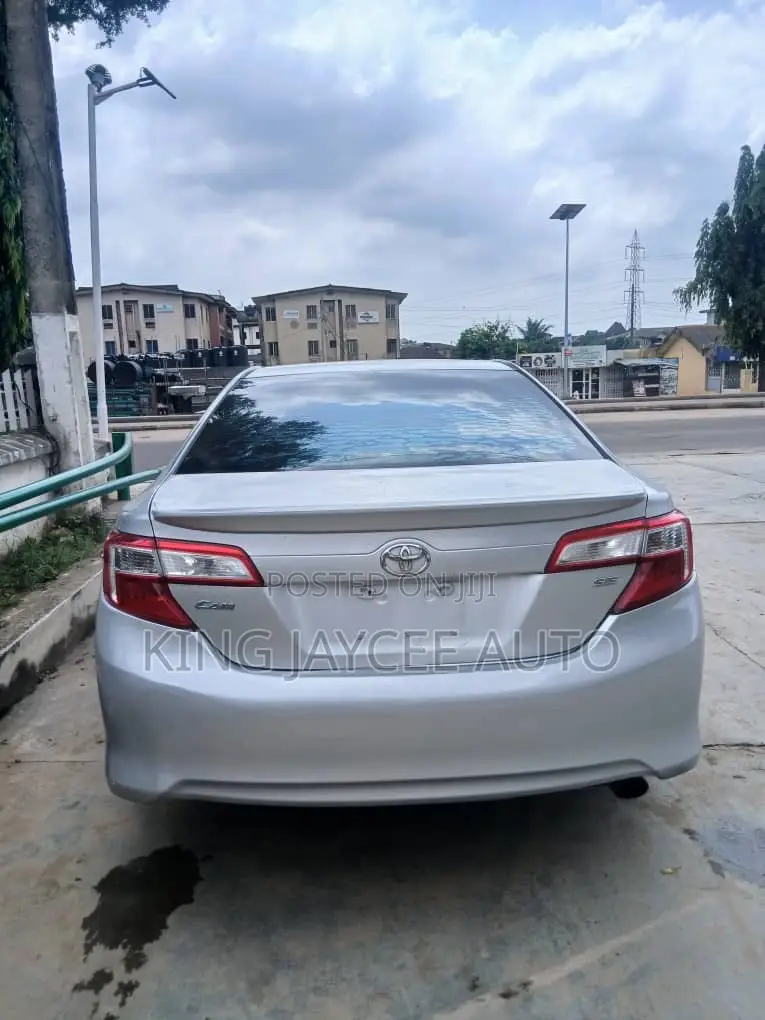 Toyota Camry SE 4dr Sedan (2.5L 4cyl 6A) 2013 Silver