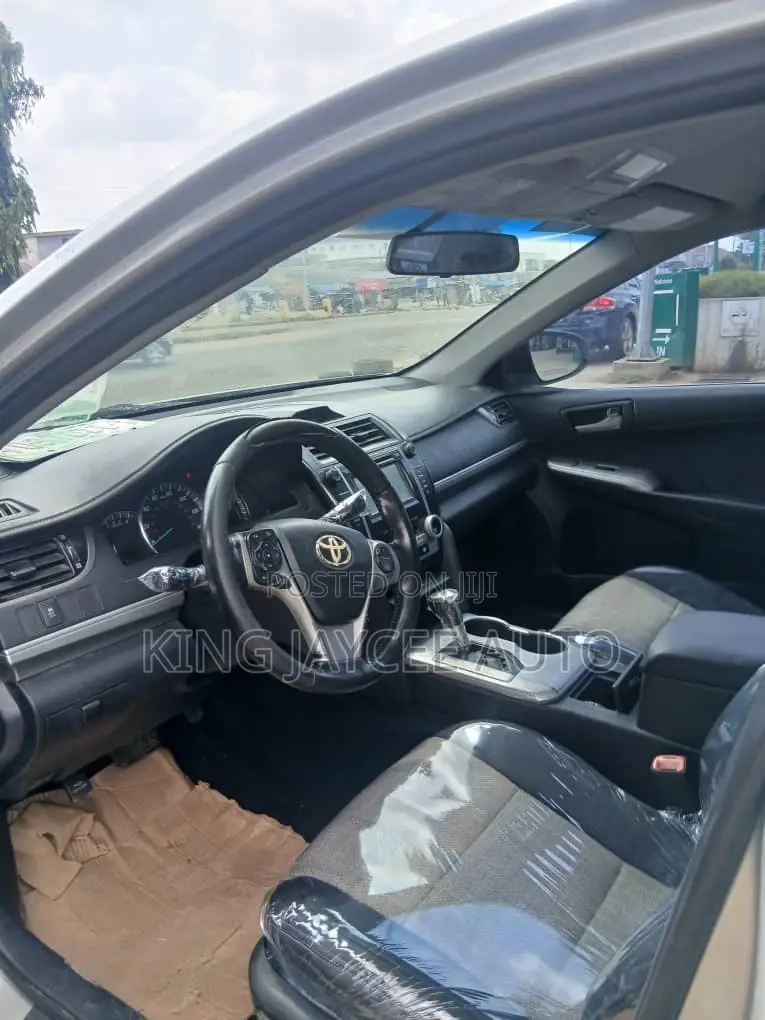 Toyota Camry SE 4dr Sedan (2.5L 4cyl 6A) 2013 Silver